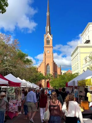The Charleston Farmers Market returns to Marion Square on April 4 🌿🍓 MARION SQUARE 329 Meeting Street, Charleston, SC 29403 Saturdays | 8:00 AM – 2:00 PM April 4 – November 21, 2026 Closed July 4 & November 28 Fresh local produce, flowers, handmade goods, food vendors, and live music all in the heart of downtown Charleston. It’s one of the best ways to spend a spring and summer morning in the Holy City, strolling through Marion Square with the steeple of St. Philip’s rising above Meeting Street. Additional Market Dates (9:00 AM – 3:00 PM) • Sunday, May 31 • December 5, 6, 12, 13 & 19 Save this for your weekend plans and tag someone you’re bringing with you. 🌸🛍️☀️ Charleston Farmers Market Marion Square Charleston events things to do in Charleston Charleston spring Charleston local market downtown Charleston weekend plans Holy City shopping local Charleston South Carolina