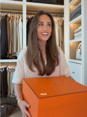 Replying to @Amanda Elizabeth  unbox my first Hermès Birkin with me 🧡 #hermesunboxing 