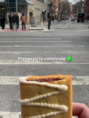 The perfect commute does exist #magicspoon #highprotein #proteincereal #proteinpastries #commute 