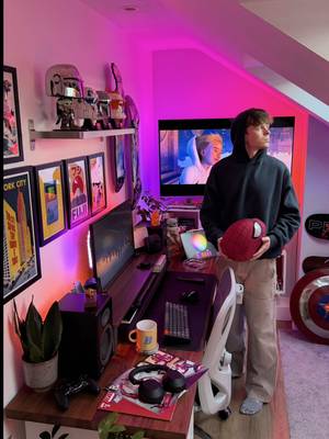 waiting for gwen..🩰🤍 #apartmenttherapy #roominspiration #spidey #bedroomideas #ledlights 