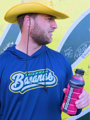 Hanging around like he never left 😎🥥 ...always hydrating with BODYARMOR @thesavbananas @Dalton Mauldin  #savannahbananas #bananaball 