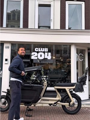 How to park your bike safely in Amsterdam @STOER Bikes 🤣👍🏼 #gift #stoerbikes 