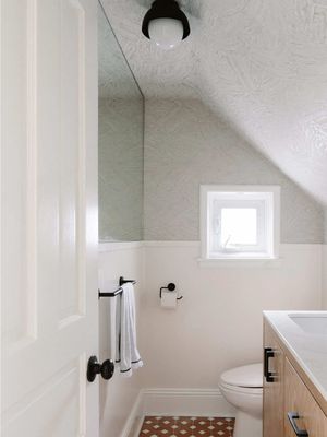 How to make a small powder room feel twice the size! #powderroom #powderroommakeover #renovation #wallpaper #customdesign 