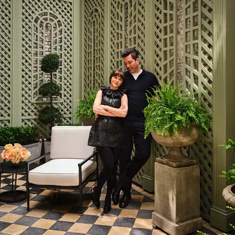Every decision and every room in this house has something interesting to say. Which room is your favorite in mine and Zooey’s NYC apartment? 🏠  📷 Frank Frances