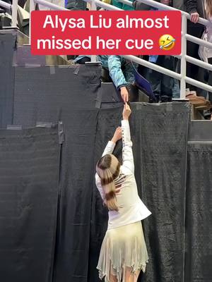 Alysa Liu almost missed her entrance just to make a fan’s day 🥹❤️ (via @Elmo ) #alysaliu #winterolympics #winterolympics2026 #olympics #fingerskate