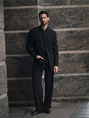 Obsesión por los trajes vintage de Giorgio Armani. #modahombre #armani #suitstyle #trajes #menfashionstyle 