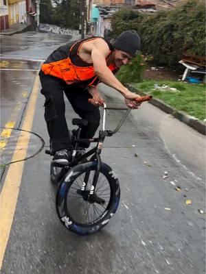 Riding, no matter the conditions ❤️ via: @lilslyde 