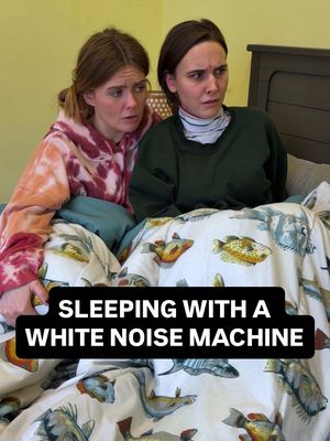 gotta know his backstory @lydia #collegelife #collegestudents #offcampus #sleeping #whitenoise 