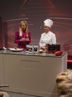 Begebe dich mit Lindt EXCELLENCE auf eine sensorische Reise voller Intensität, Komplexität und Aromenvielfalt. 🍫✨ Gemeinsam mit unserem Lindt Maître Chocolatier haben wir die Kunst der Degustation zelebriert – bewusst probieren, Nuancen entdecken und den Moment geniessen.  Wollt ihr mit dabei sein? Meldet euch hier für die kommenden Shows an: https://www.daszelt.ch/de/programm/pdetail.php?show=531 #LindtEXCELLENCE #EXCELLENCE #lindtswitzerland