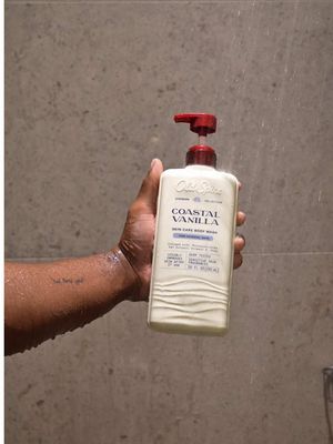 #ad #OldSpicePartner Skincare doesn’t stop at your face, it starts in the shower. I use @Old Spice Windborn Body Wash with aloe + niacinamide to help keep my skin feeling hydrated and fresh — especially after a sweaty gym session. Coastal Vanilla is the move. Pick yours up @target today. Train hard. Shower smarter. #MensGrooming #SkincareForMen #Gym