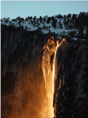 This week, Yosemite showed off its “Firefall,” a rare phenomenon that happens just once a year—if you’re lucky. The conditions have to be perfect for Horsetail Fall to glow like flowing lava. And there’s no better view than the one climber and photographer captured—rappelling right beside the falls. 🎥 @gnarlynickolas on Instagram 📍 Yosemite #SeeYouOutThere