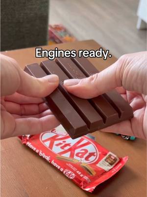 It’s about to get fast. Have a break between episodes 🏁  #HaveABreak #KitKatCanada - Attachez vos ceintures. Faites une pause entre deux épisodes 🏁