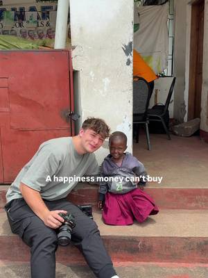 This is your sign to go volunteer and make an impact on the world.  Don’t just go once, make this something you do as much as you can so you don’t have to break that promise to the kids that you’ll see them again.  Comment if you want to go on a volunteer trip!  #volunteertrip #volunteerafrica #traveltheworld #makeanimpact #áfrica 