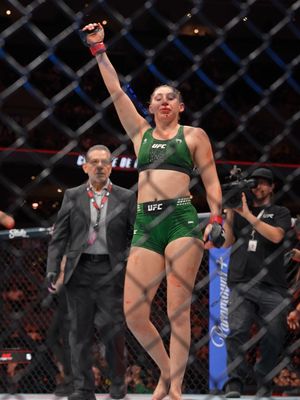 Qué forma de debutar para Regina Tarin!!! #UFCMexico