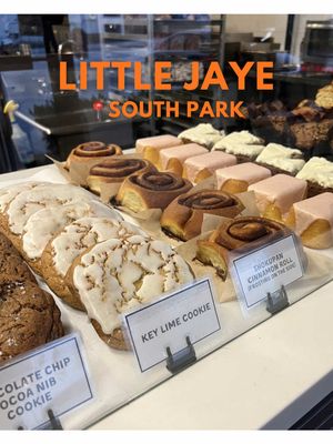 [hosted] You can get biscuits and gravy for breakfast outside of the south, and in Seattle, one place serving them up is @LittleJayeSouth in the South Park neighborhood.  Portions at Little Jaye are large and hearty, so you’ll leave satisfied and possibly with leftovers. I collaborated with the bakery to share info about tasty seasonal pastries on their menu, including: 🔸 Shokupan doughnut (this one had honey, but they have other rotating flavors) 🔸 Blood orange loaf (sweet and lightly citrusy) 🔶 Banana nut muffin  Regular menu items include: 🔸 Shokupan breakfast pizza (loved this) 🔸 Oreo chocolate chip cookie 🔸 Biscuits and gravy (yummy, especially with the green onions) 🔸 Tonic youth (espresso tonic) 🔸 Browned butter bourbon latte  🔸 Ubeby Baby Latte (ube latte) 💡 Tip: Little Jaye is the “little sister” of popular sandwich spot Lady Jaye in West Seattle. On many Sundays during the West Seattle Farmers Market, you can buy a large selection of baked goods from Little Jaye inside of @LadyJayeWest!  Many thanks to the Little Jaye team for hosting my husband and me. Let me know what you like to order at Lady Jaye if you’ve been before. 📍Location: 309 S Cloverdale St Suite A4, Seattle, WA, in the Cloverdale Business Park  💵 Price range: $10-$20 per person, depending on how much you order Disclosure: I combined footage from the hosted visit and a regular visit for this video. The biscuits and gravy were from a regular visit where I paid for the food. Follow me for more unique Seattle restaurant, coffee, and drink recommendations!  … … #seattletiktok #seattlefoodie #southseattle #seattlebakery #foodblogger 