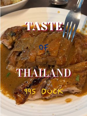 Welcome back to taste of Thailand 🇹🇭 Episode 3 - eating at 995 duck & Mama Tam 📍Ko Tao - both these lovely restaurants where in Ko Tao a very small but beautiful island in Thailand  #tasteofthailand #tasteofseries #streetfoodthailand #thailandmarkets #chefinthailand 