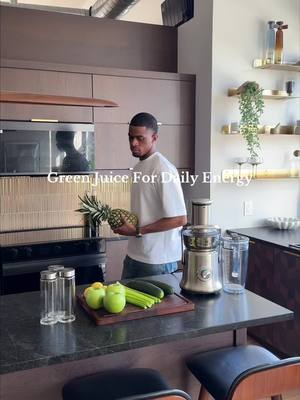 My morning juice for consistent energy. #greenjuice #morningroutine #wellnessroutine 