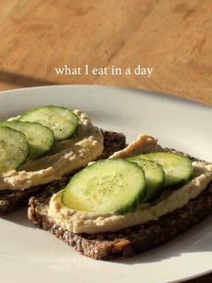what I eat in a day focusing on gut health & a wholefoods based diet  💚🥬 #whatieatinaday #fulldayofeating #wellness #wieiad #healthyfood