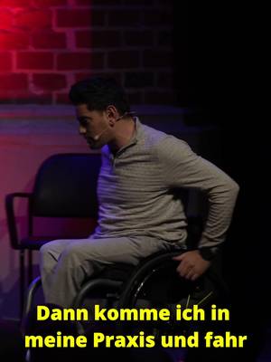 Direkt auf Augenhöhe - so wichtig 👀 ⚠️ Ob ich nochmal umschule? #Comedy #comedyshow #tancaglar #LifeHack "Der Teufel trägt Rollstuhl!" Tourdaten und Tickets hier: https://tan-caglar.de/comedy/#tourdaten