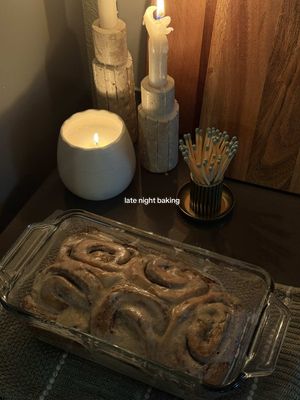 cinnamon rolls & fall sounds🍂 >>>  #bakingtherapy#cozytok#cozyaesthetic#cinnamonrolls#fyp  falltok, baking aesthetic, cozy kitchen,  
