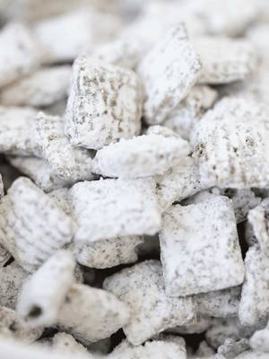 Saw someone swap peanut butter for pistachio butter in puppy chow and immediately said: oh, we’re doing that. Luckily, we’ve got Pistakio’s insanely good pistachio butter in stock…so we had to try it. And WOW. No notes. Full recipe in bio. #misfitsmarket #muddybuddies #snacktok @pistakiopistachio 