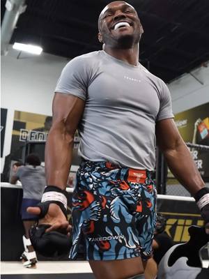 Creating much needed separation 👊🏿⚔️ #UFC #champ #Andnew 