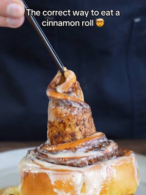 Uhm, who knew?! 🤯 #Kroger #CinnamonRoll #Foodhacks #Foodies