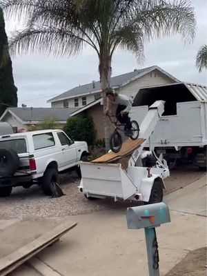 Driveway setup = next level 🤯 @Dennis Enarson  #rockstarenergy #bmx 