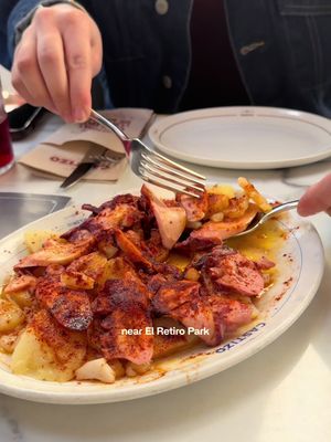 One of my love languages is making weekend itineraries, especially when friends come to visit me in Madrid 🥹💖 also gives me an excuse to try new restaurants hehe  📍LE CLAN 📍MYKA 📍Posada de la Villa 📍El Castizo de Serrano  📍TKO Tacos  #studyabroad #madrid #madrideats #studyabroadlife #collegestudent 