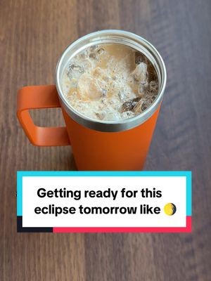 not saying you need to be up early tmrw but the moon will be… 🌖 #lunareclipse #redmoon 