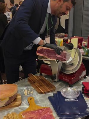 🇮🇹 For its 12th year, the Italy-America Chamber of Commerce of Texas brought 𝘛𝘢𝘴𝘵𝘦 𝘰𝘧 𝘐𝘵𝘢𝘭𝘺 back to the Hilton Houston Post Oak with more than 70 Italian producers who poured nearly 200 wines representing almost every wine region in Italy.  🍖 The Italian Wines & Texas BBQ Masterclass led by Houston-area chef and pitmaster Ara Malekian of Harlem Road Texas BBQ and Italian chef Enzo Barbieri is a highlight which pairs the rich, smoky flavors of Texas barbecue with regional Italian wines.  🧀 Beyond the masterclass, the trade show floor offered a rare opportunity for industry professionals including importers, distributors, retailers and hospitality leaders, to discover both established imports and producers still seeking U.S. distribution.  The event continues to serve as a powerful bridge between Italian makers and the American market.🍷 📲 Follow @IACC_Texas  to learn more. ✍️🏽 @MadmanMario