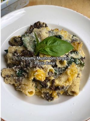 Creamy, indulgent mushroom pasta bake with a miso cashew bechamel…it’s really very good ✨ Honestly I would sell my family for pasta bakes. They’re incredible and I’m not sure why we’re not constantly talking about how good they are (pasta bakes not my family). This one was truly sensational and is chock full of good stuff. So if you’re looking for something a bit lighter but still want indulgence then this one is for you 🫶 #pastabake #veganrecipes #creamypasta #vegandinner #dinner 