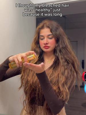 Second year with darker hair after quitting bleach 🤍 Now I focus on hair health and growth, not just length. I share a lot of hair health tips, but let me know if you want a detailed video on the exact products behind this transformation ✨ #longhair #hairtransformation #hairhealth #hairjourney #healthyhair 
