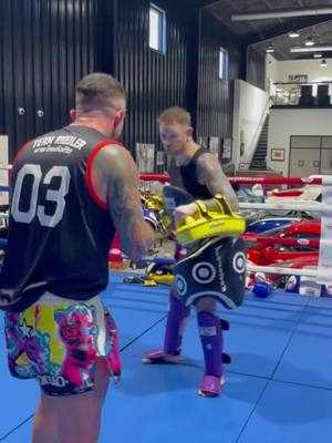 Padwork with @andybadco1 amongst some beautiful surroundings 😍 Can’t beat blowing the pads to bits with that sort of eye candy around you .  #muaythai #padwork #tonystarksmancave #fightsports #mma 