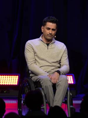 Ich mach das doch alles nur für euch! 😬 😁 #Comedy #comedyshow #tancaglar "Der Teufel trägt Rollstuhl!" Tourdaten und Tickets hier: https://tan-caglar.de/comedy/#tourdaten