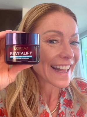 2016 skin is so back, literally, with Revitalift Triple Power moisturizer #LOrealTriplePower #Skincare