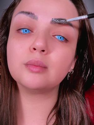 كنت غير بغيت ندير ميكاب خفيف باش نصور 🤏💄 “طبيعي و بسيط” … 30 دقيقة من بعد: 😂 #makeup #fyp #makeuptransformation #makeuptok #beautyhacks