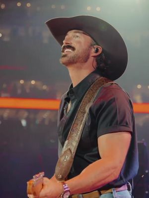 Rodeo Houston. Good to be back, see yall soon. #countrymusic #rileygreen 