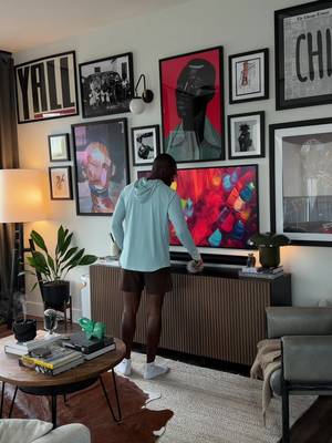 Turning every place I live into a cozy space has always been a priority for me. Nobody want to live in a boring apartment. #apartmentdecor #apartmentliving #cozyhomes #homedecor #homelifestyle 