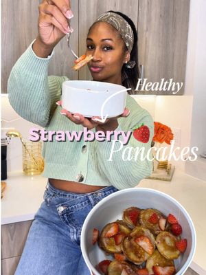 Healthy Mini Strawberry Pancakes 🍓 For my people that are focused on their health goals, but have a sweet tooth.  #strawberrypancake #fyp #healthyfoodideas #healthyfoodrecipes 