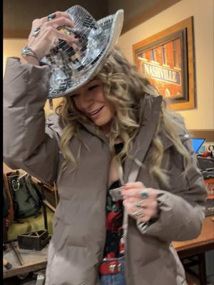 dixie’s always on hand to help a fella’ out 🪩 tune in to this week’s CROSSOVER episode to see if your girl can keep herself out of trouble, when new temptations rock up in town… 😉 @911Nashville 