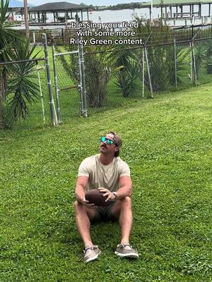 back at it in HEYDUDE Country 👟🙌🏼🏈 #heydudeshoes #rileygreen #football 