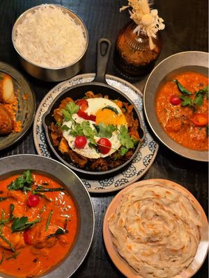 South Indian flavours done properly 🇮🇳🔥 @Kerala Canteen is one of Leeds’ most unique spots for bold Kerala cooking, vibrant curries, shareable plates and seriously good spice 🥘🌶️ They’ve got a tasting menu where you choose a tapas, curry bowl, side and dessert… plus a glass of prosecco to finish 🥂 If you join their Canteen Club, you can also get 25% off your food, which makes this one even more worth checking out 😉🤝 📍 Kerala Canteen 5 St Peter’s St, Leeds LS9 8AQ (near BBC Leeds & The Wardrobe) ad #leedsbucketlist #leedsfood #kerala #southindian #currylovers 