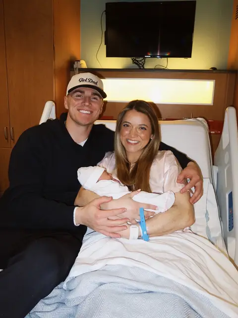 Congratulations to Bo and Izzy Nix on the birth of their baby girl! 🧡💙 📸: IG/izzysmokenix #bonix #broncos #girldad #nfl 