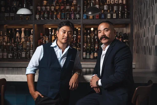 📰 Houston restaurant group DuckstacheHospitality has announced that it’s opening a fourth location of Handies Douzo in Central Park Post Oak, a redevelopment of the Post Oak Central campus at 2000 Post Oak. The restaurant is expected to open in late 2026. The group is led by chefs Patrick Pham and Daniel Lee and runs many local restaurants, including Kokoro, Doko, @Aiko and Himari. 🍣 The owners say that their restaurant group was the first that ever brought a handroll-focused bar to Texas. The other three Handies Douzo locations are in the Heights, Montrose and Spring Branch. The restaurant is known for serving hand rolls, sashimi and crudos, some of which feature fish such as masu (cherry salmon), maguro (tuna) and hotate (scallop).  🎨 The Post Oak location will offer 26 counter seats in a cozy 1,658-square-foot-space designed by @GinDesignGroup with a “moodier palette of inky tones, matte black finishes, and dark terrazzo”. Expect also the whimsical touch of the group’s ever-present rubber duckies.    📢 “We’re really intentional about the neighborhoods we choose and where we think Handies Douzo will feel like a natural fit,” said Lee via a press release. “Houston diners know what they like, and Uptown is such a vibrant, fast-growing area. Central Park Post Oak felt like the right match for our handroll experience and the way people in Houston live, work and dine.”    🏢 Clayton Freels, Executive Vice President at Midway, which is developing Central Park Post Oak, said, “Handies Douzo represents the kind of thoughtful, chef-driven hospitality we want at the heart of Central Park Post Oak. Patrick, Daniel, and the Duckstache team have built a loyal following across Houston, and we are thrilled to help them extend that experience to Uptown in a way that feels authentic to both the brand and the neighborhood.” ✍️@phaedracook 📸 Handies Duozo photos by @Studio Rivera 🖼️ Central Park Post Oak rendering by Boldrviz #Houston #HoustonNews #HoustonRestaurants #HoustonFood #HoustonBusiness