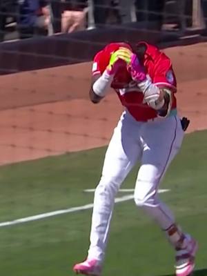 Elly’s literally griddying around the bases rn | #EllyDeLaCruz 