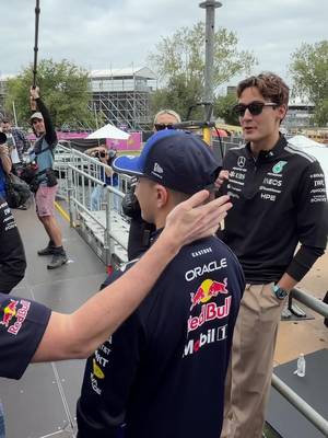 Please mind your head 🫶 #f1 #maxverstappen #georgerussell 