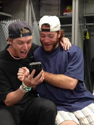 I can’t believe we pulled this 😂 more coming soon 👀 #arenaclub #slabpacks #acpartner @Arena Club @Kyle Perry 