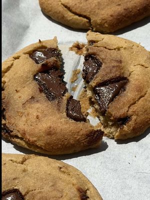 Chickpea Banana Cake Cookies  A healthy and easy to make baked treat with a base of chickpeas and overripe bananas. Naturally sweetened, gluten free and packed with melty @Pana Organic chocolate.  🍪 Full recipe on my website, link in bio xx  #chickpeacookies #chickpearecipes #cookie #healthydessert #veganbaking 