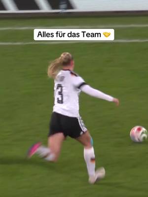 On fire!! 🔥🔥🔥 #dfbfrauen #camillaküver #sjoekenüsken #larissamühlhaus #julebrand 